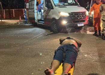Motorista atropela três pessoas e acaba esfaqueado após briga em espetinho em Campo Grande Motorista atropela três pessoas e acaba esfaqueado após briga em espetinho em Campo Grande