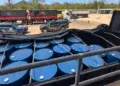 Carreta com 15 toneladas de produto químico é retida na fronteira Carreta com 15 toneladas de produto químico é retida na fronteira