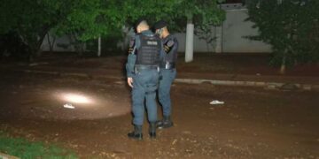 Jovem é perseguido e executado a tiros próximo de casa