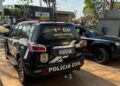 Suspeito de furtar escola é baleado após confronto com policiais Suspeito de furtar escola é baleado após confronto com policiais