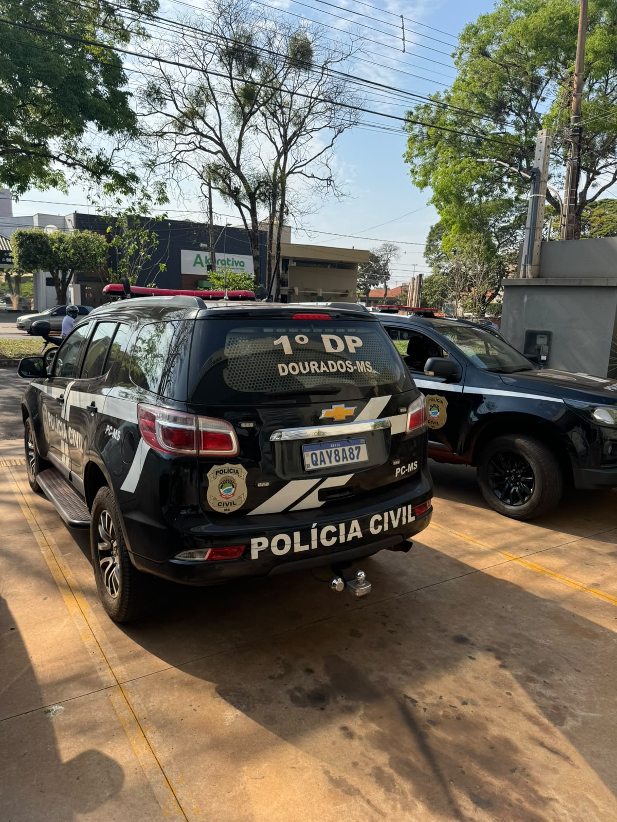 Suspeito de furtar escola é baleado após confronto com policiais
