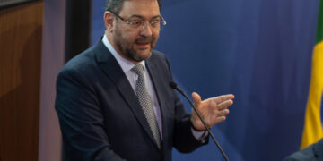 Fiems pede debate amplo antes de mudanças na escala de trabalho