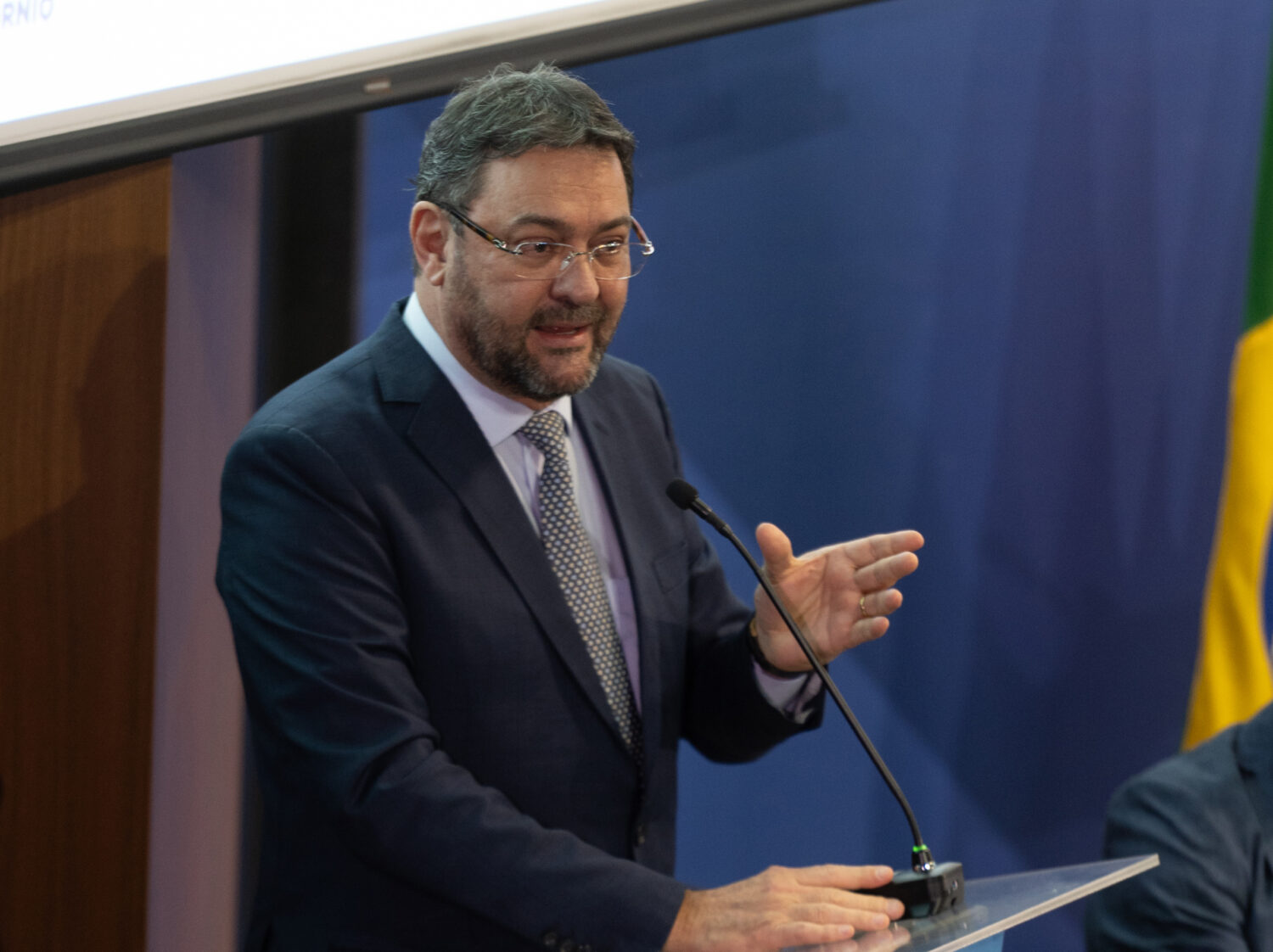 Fiems pede debate amplo antes de mudanças na escala de trabalho
