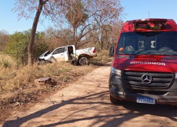 Idoso morre após caminhonete capotar na MS-454 Idoso morre após caminhonete capotar na MS-454