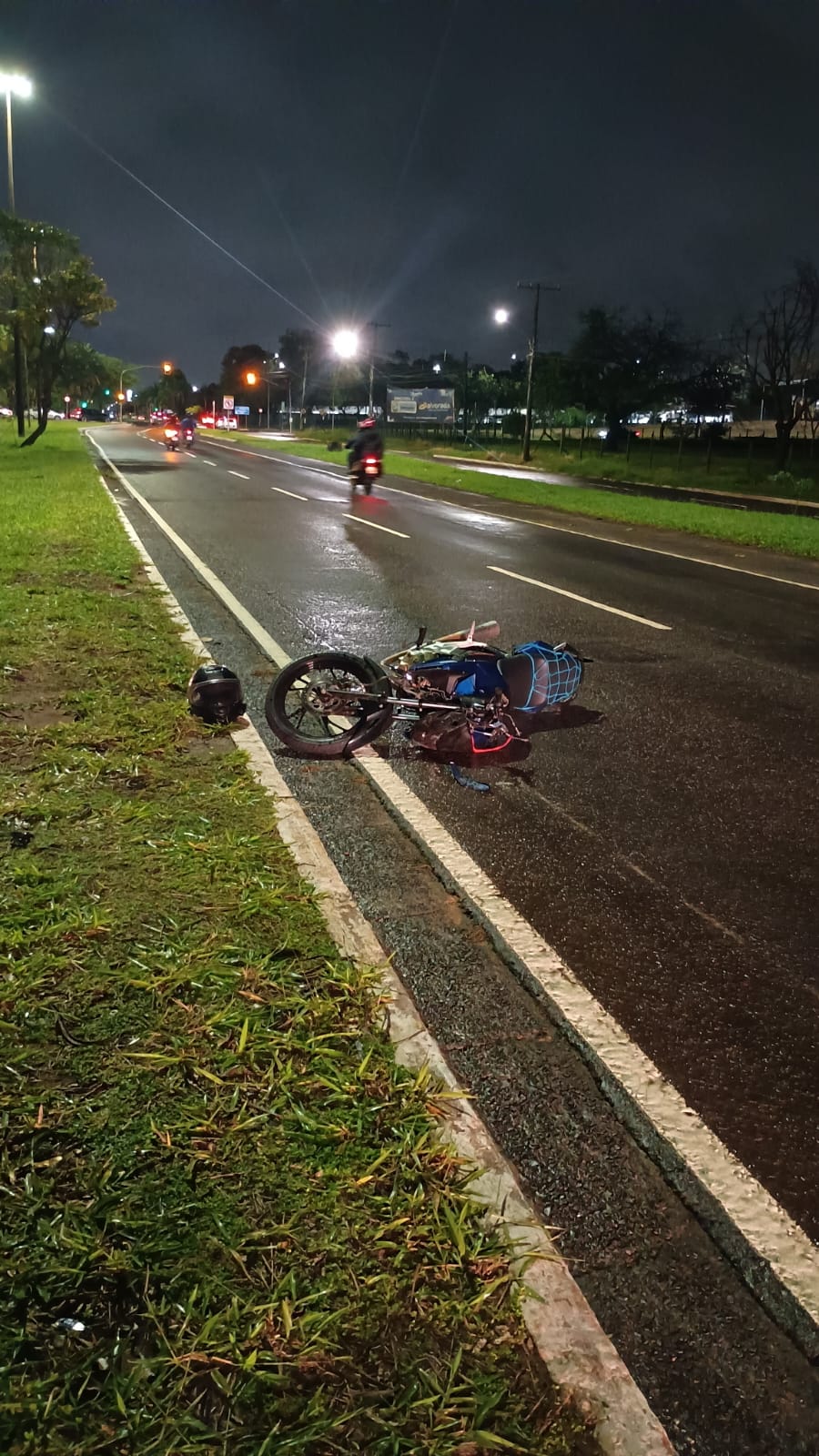 Pedestre tem perna amputada após ser atingido por moto próximo à rodoviária