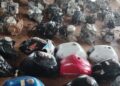 Passagem escondida atrás de freezer revela desmanche de motos e leva três à prisão em Campo Grande