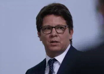 PF faz buscas contra Mário Frias em investigação sobre recursos destinados a filme de Bolsonaro PF faz buscas contra Mário Frias em investigação sobre recursos destinados a filme de Bolsonaro