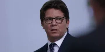 PF faz buscas contra Mário Frias em investigação sobre recursos destinados a filme de Bolsonaro