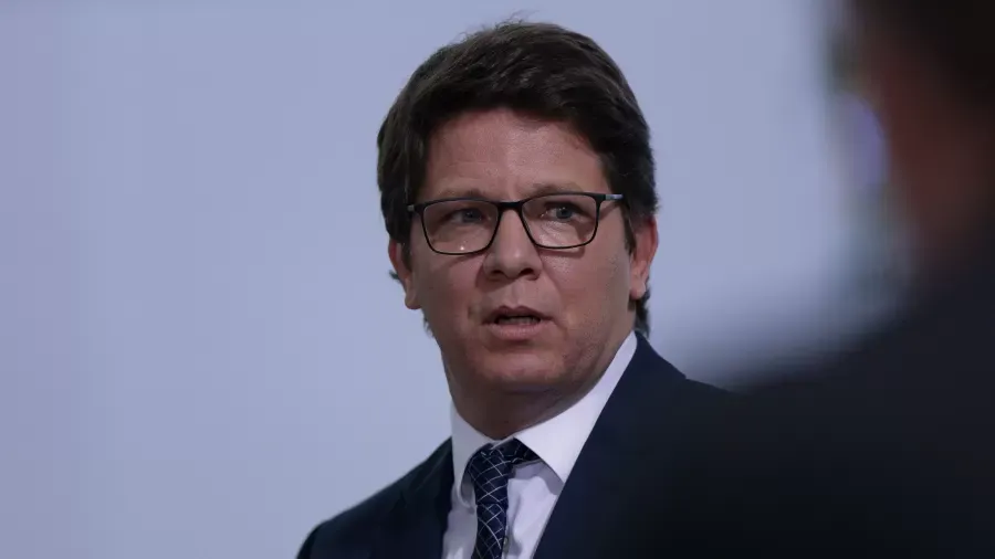 PF faz buscas contra Mário Frias em investigação sobre recursos destinados a filme de Bolsonaro