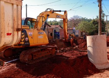 Santa Emília e Aquarius recebem obras de drenagem e pavimentação
