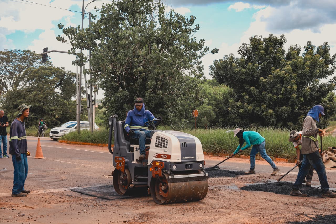 Mutirão de tapa-buracos chega à Vila Planalto neste sábado