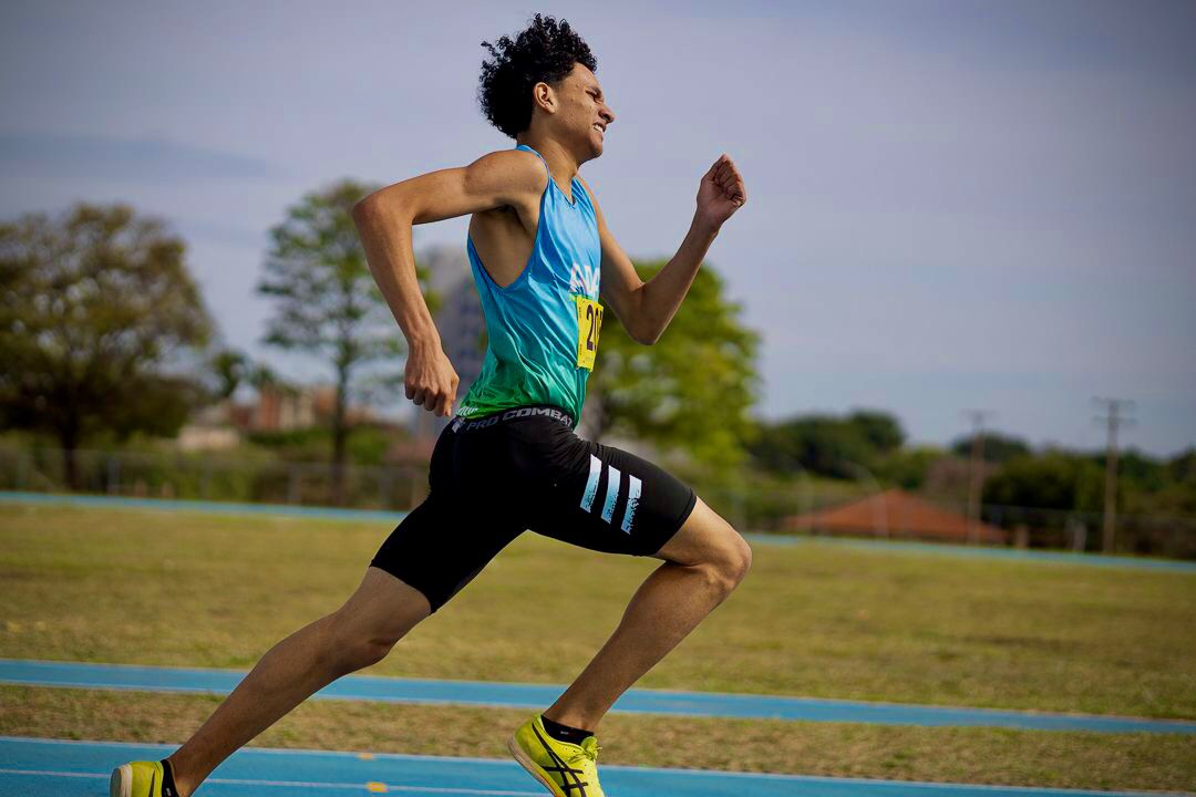 Atleta da Funesp é campeão brasileiro Sub-18 no atletismo 