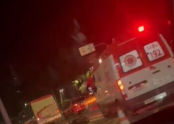 Adolescente de 17 anos morre após acidente entre moto e ônibus no Centro Adolescente de 17 anos morre após acidente entre moto e ônibus no Centro