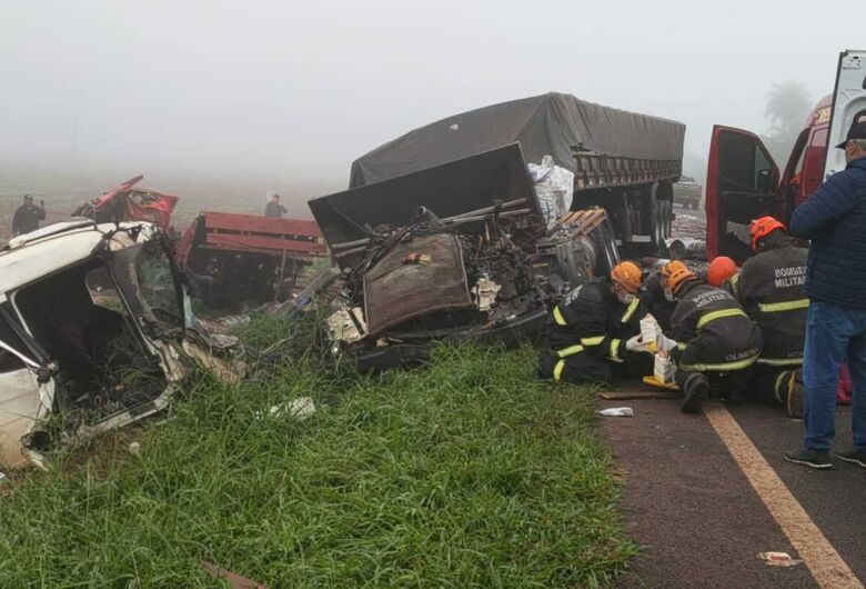 Caminhoneiro morre após acidente durante forte neblina na MS-157