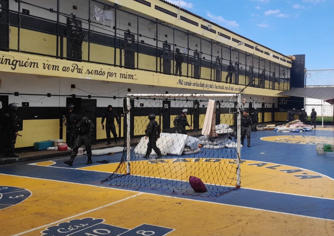 Policiais penais fazem pente-fino em presídios de Dourados e Coxim