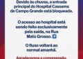 Chuvas bloqueiam entrada principal do Hospital Cassems em Campo Grande
