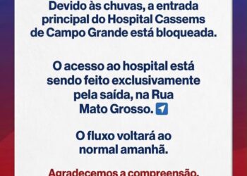 Chuvas bloqueiam entrada principal do Hospital Cassems em Campo Grande