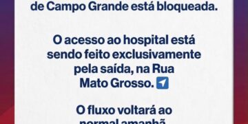 Chuvas bloqueiam entrada principal do Hospital Cassems em Campo Grande
