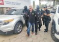 Suspeito de integrar o PCC é expulso da Bolívia e entregue à PF na fronteira Suspeito de integrar o PCC é expulso da Bolívia e entregue à PF na fronteira