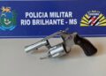 Homens são presos após briga e apreensão de revólver em hotel Homens são presos após briga e apreensão de revólver em hotel