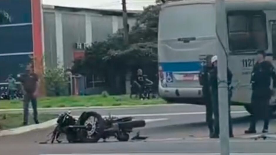 Motociclista morre ao bater em Saveiro na Gury Marques