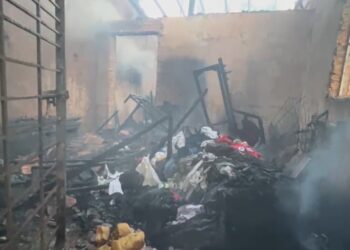Incêndio destrói casa e polícia investiga suspeita de ação criminosa