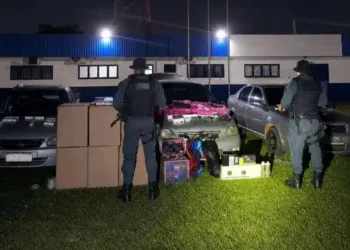 PM apreende canetas emagrecedoras, 60 mil cigarros e eletrônicos na MS-162 PM apreende canetas emagrecedoras, 60 mil cigarros e eletrônicos na MS-162
