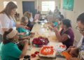 Idosos transformam cadeiras sem uso em peças renovadas no Cras Estrela Dalva