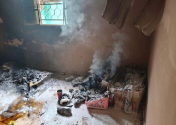 Duas mulheres são encontradas mortas em casa incendiada em Rochedo Duas mulheres são encontradas mortas em casa incendiada em Rochedo