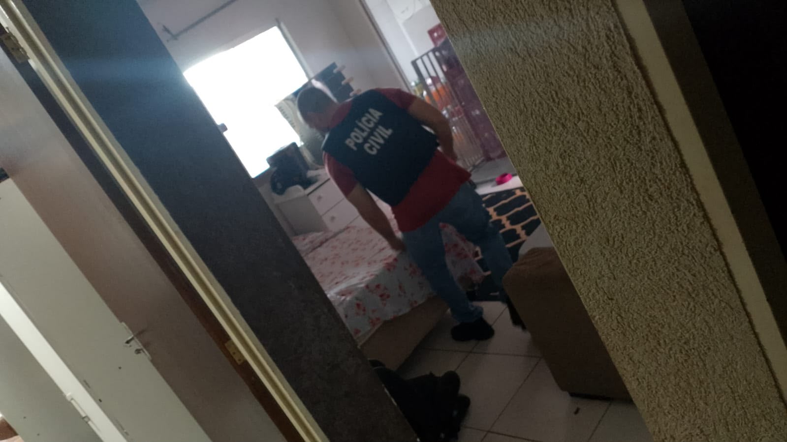 Buscas encontram pistola e 11 munições e terminam com prisão em Campo Grande