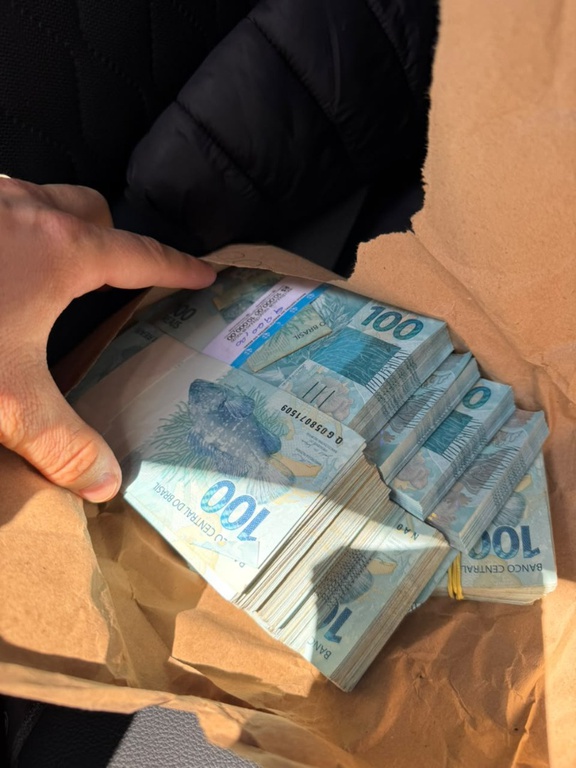 Mais de R$ 250 mil são apreendidos em endereços de Márcio Fernandes