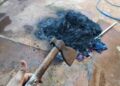 Mulher foge de casa após ser ameaçada com machadinha pelo marido Mulher foge de casa após ser ameaçada com machadinha pelo marido