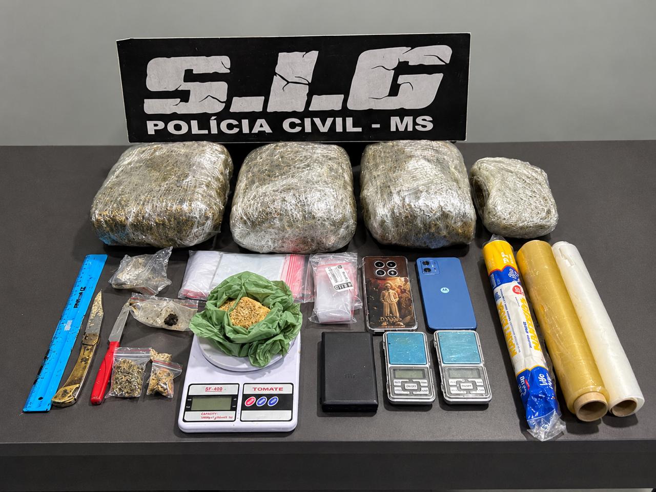 Homem é preso com mais de 3,5 kg de drogas e material para venda