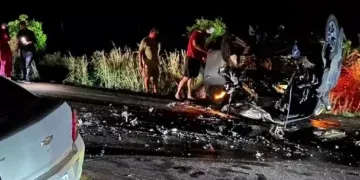 Acidente entre carro e caminhonete deixa uma pessoa morta e duas feridas na BR-158