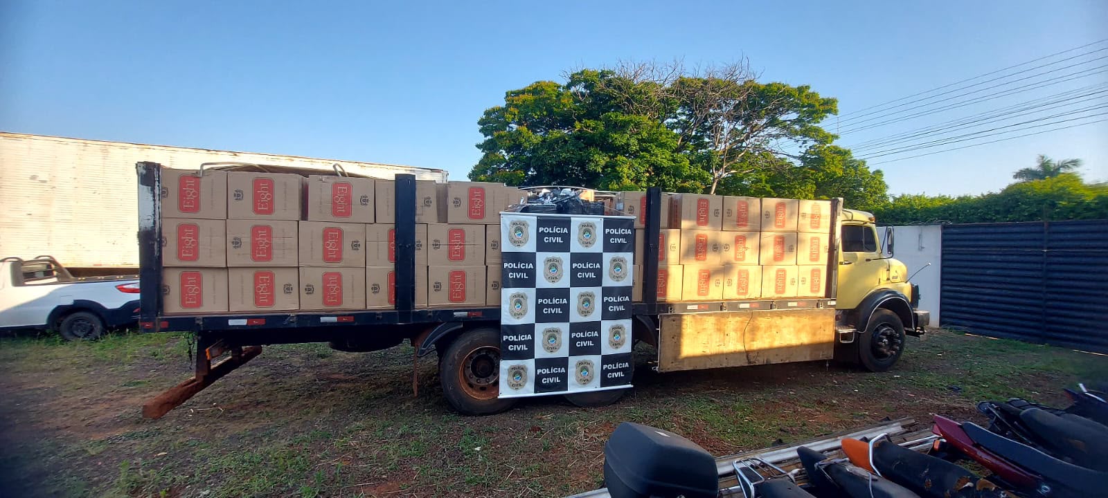 Caminhão é encontrado com 160 mil maços de cigarros contrabandeados