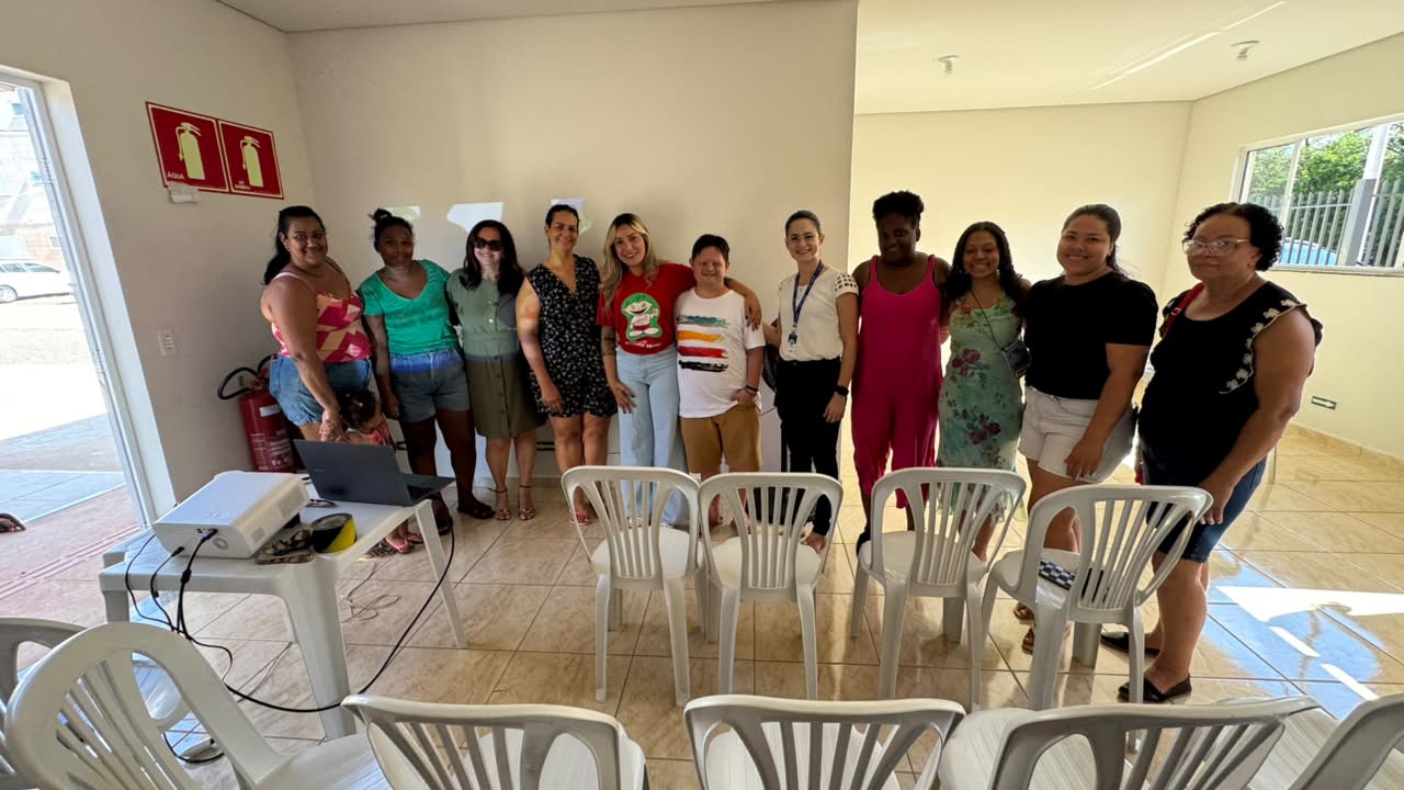 Ação leva informação sobre autismo a famílias atendidas pela Emha