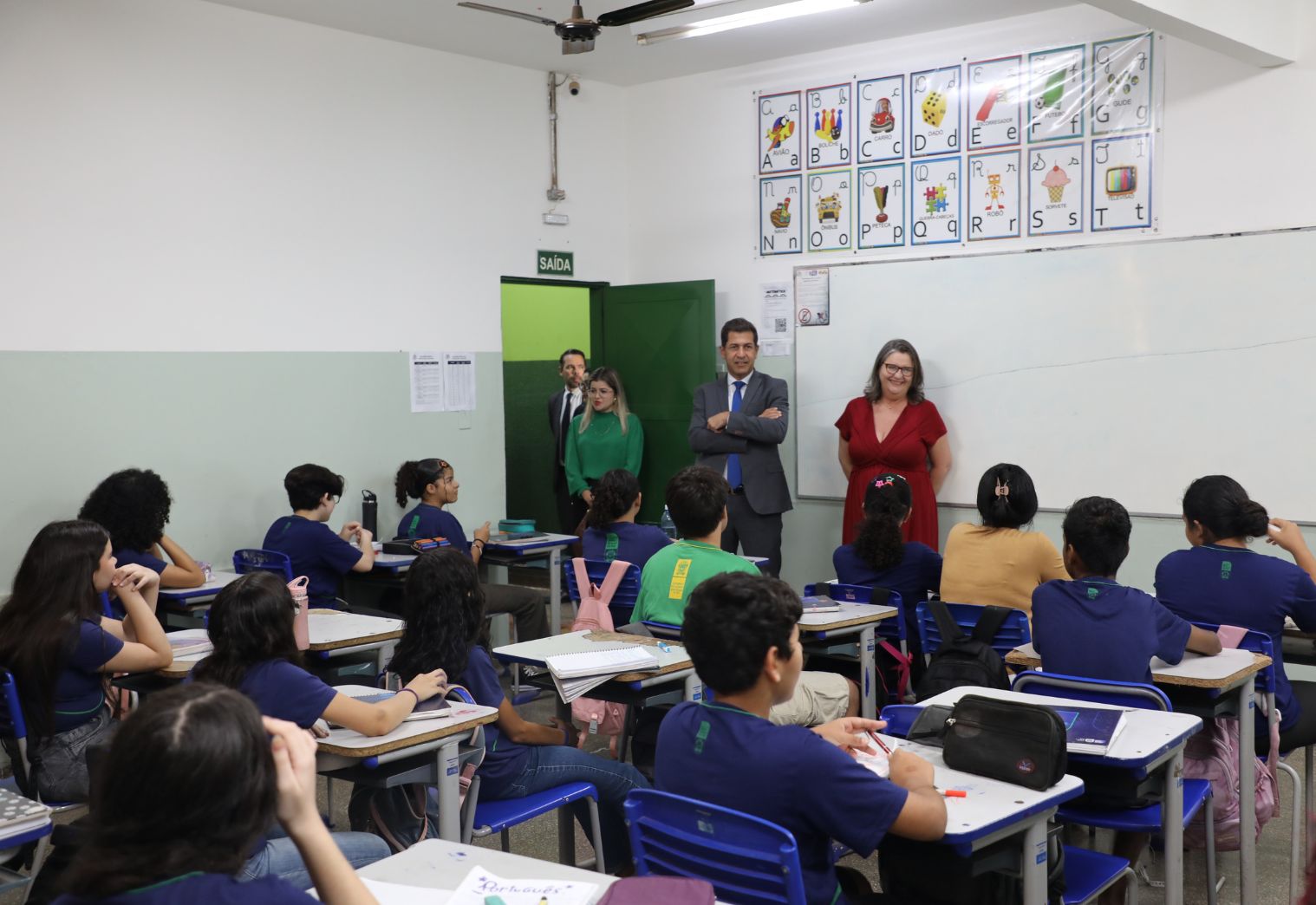 Presos ajudam na reforma de escola estadual em Campo Grande