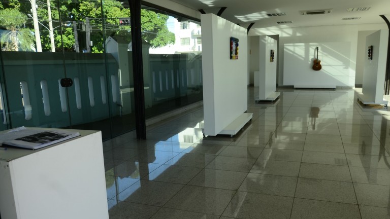 Exposição na Galeria de Vidro revela marcas e memórias da cidade