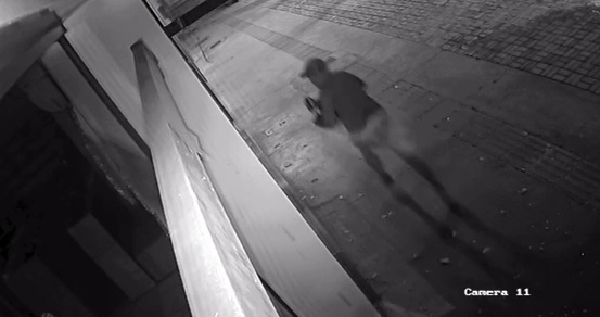 Loja de calçados é furtada durante a madrugada no Centro