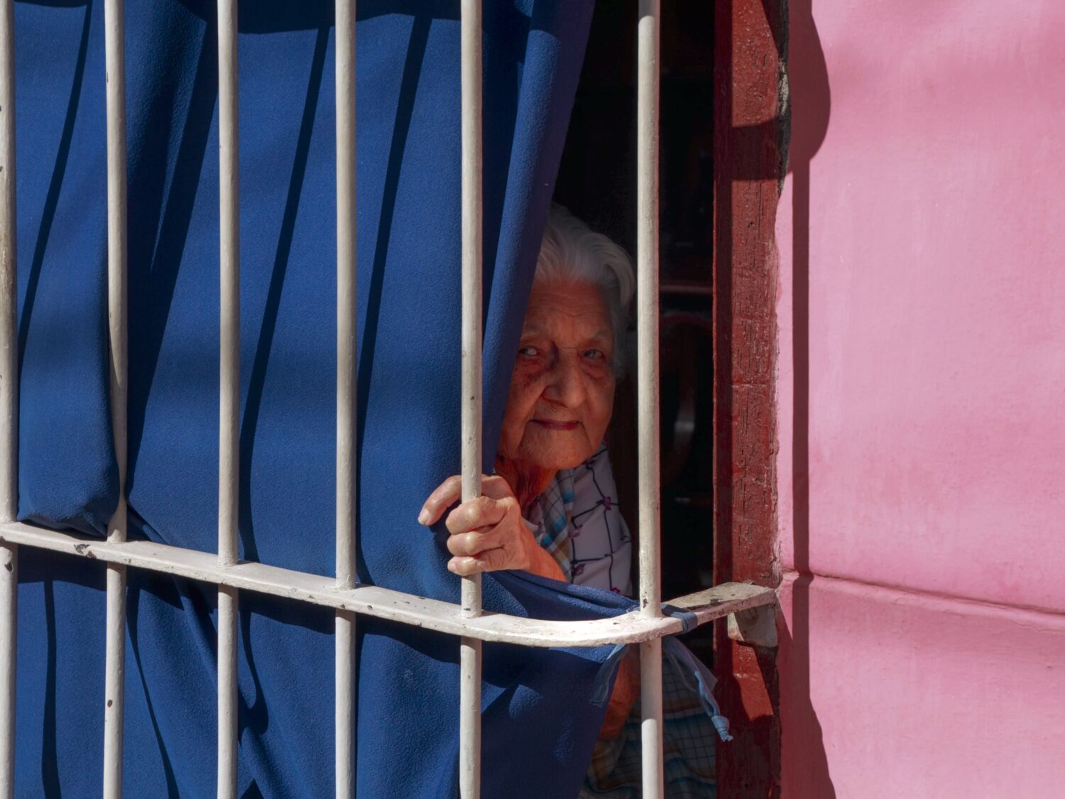Temporais exigem cuidados redobrados com pessoas idosas