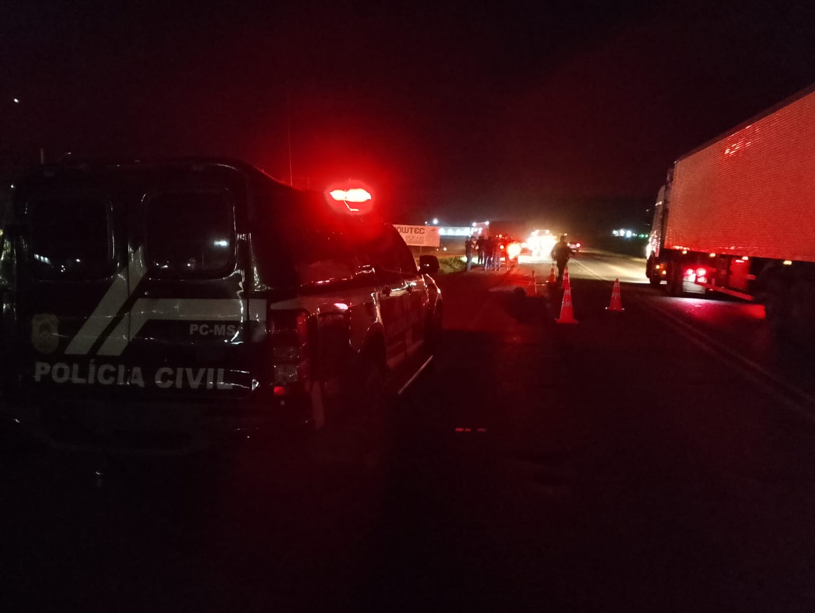 Homem morre após ser atropelado por carreta