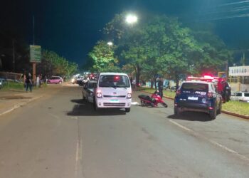 Motociclista morre após ser prensada entre carro e caminhão na Gunter Hans Motociclista morre após ser prensada entre carro e caminhão na Gunter Hans