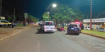 Motociclista morre após ser prensada entre carro e caminhão na Gunter Hans