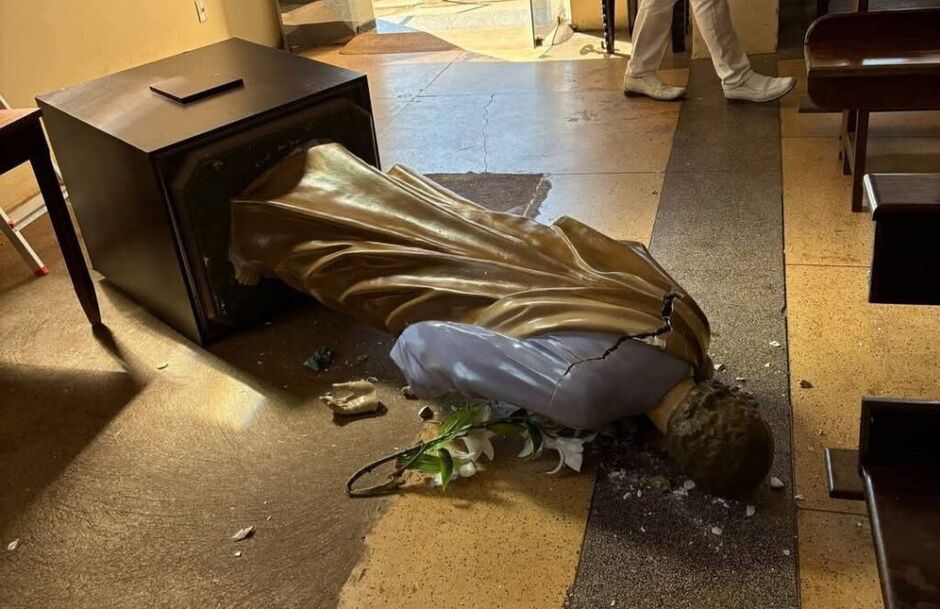 Imagem de São José é destruída dentro de igreja durante ato de vandalismo