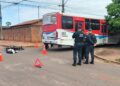 Motociclista de 19 anos morre após bater contra ônibus em cruzamento Motociclista de 19 anos morre após bater contra ônibus em cruzamento