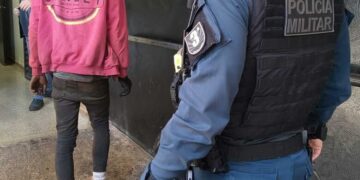 Caminhoneiro persegue e detém suspeito após furto de fios