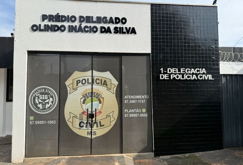Jovem é presa suspeita de matar padrasto com facada