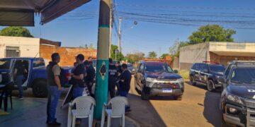 Operação apreende drogas, prende suspeito e lacra dois comércios em Campo Grande