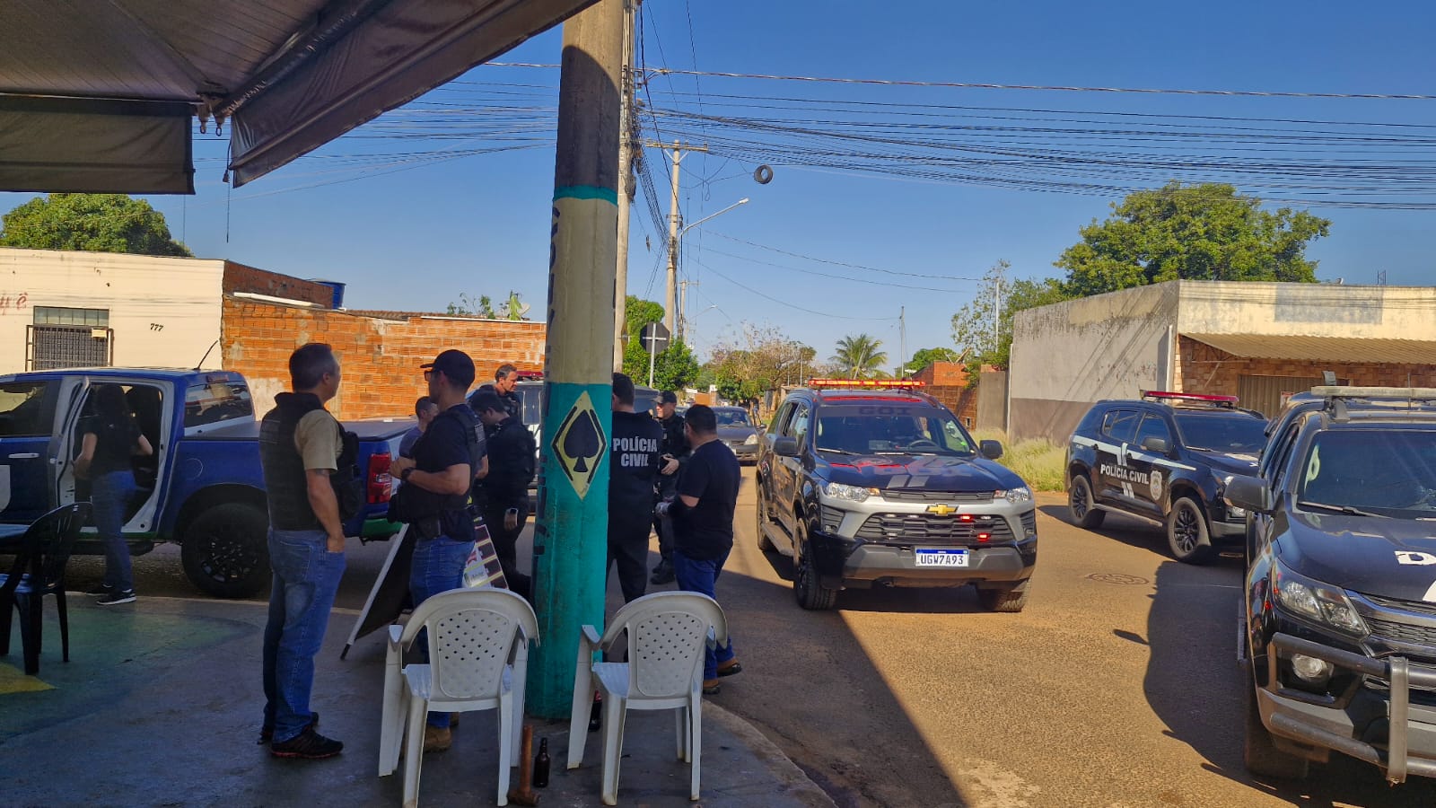 Operação apreende drogas, prende suspeito e lacra dois comércios em Campo Grande