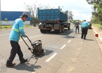 Recuperação de ruas avança em diferentes regiões de Campo Grande Recuperação de ruas avança em diferentes regiões de Campo Grande